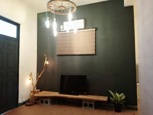 Woods Decor - Guangci St.