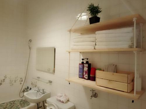 Woods Decor - Guangci St.