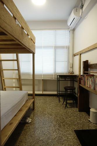 Cao Ji Book Inn Hostel
