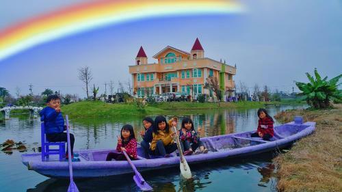 Love Lake Castle