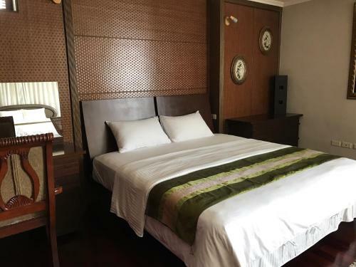 Bed & Breakfast Emaly Homestay