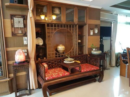 Bed & Breakfast Emaly Homestay