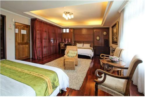 Bed & Breakfast Emaly Homestay