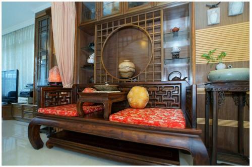 Bed & Breakfast Emaly Homestay