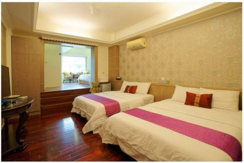 Bed & Breakfast Emaly Homestay