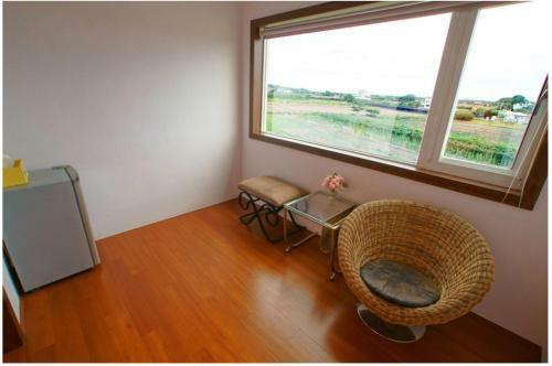 Bed & Breakfast Emaly Homestay