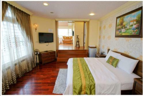 Bed & Breakfast Emaly Homestay