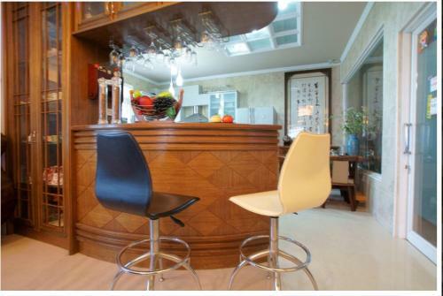 Bed & Breakfast Emaly Homestay
