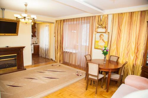 Lux Apartment On Lermontova Street With Fireplace