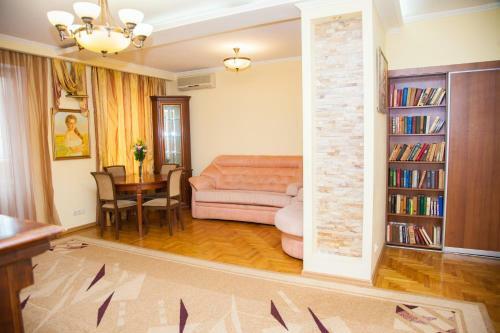 Lux Apartment On Lermontova Street With Fireplace