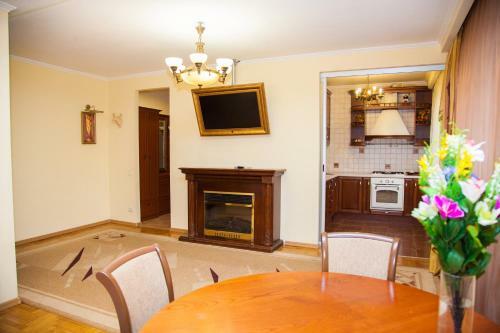 Lux Apartment On Lermontova Street With Fireplace