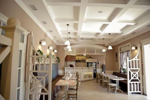Hotel And Restaurant Velure
