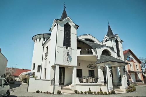 Hotel And Restaurant Velure