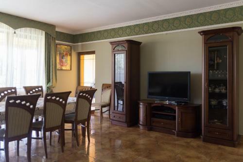 Hostal Semeyny Guest House