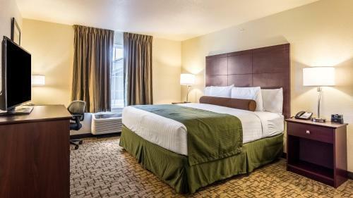 Cobblestone Hotel & Suites - Greenville