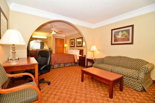 Motel Peach State Inn & Suites