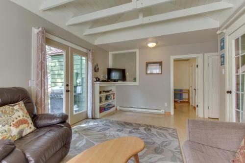 Sisters Downtown 1930s Cottage