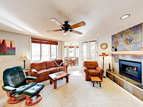 Apartamento 2700 Eagleridge Dr Condo Unit N11