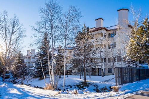 Apartamento 2700 Eagleridge Dr Condo Unit N11