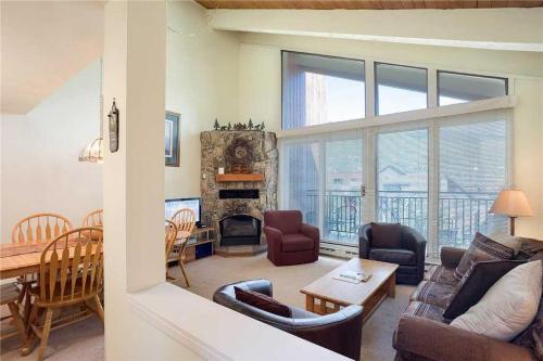 West Condominiums - W3533