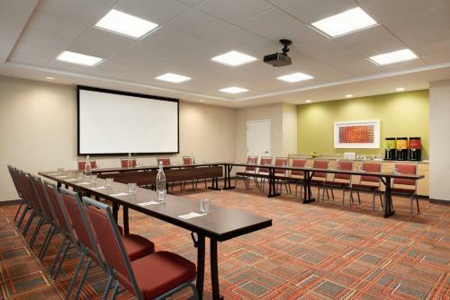 Hotel Home2 Suites By Hilton Milwaukee Brookfield