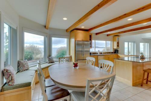 Camano Island Waterfront Modern Splendor