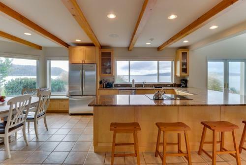 Camano Island Waterfront Modern Splendor