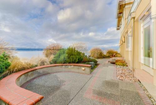 Camano Island Waterfront Modern Splendor