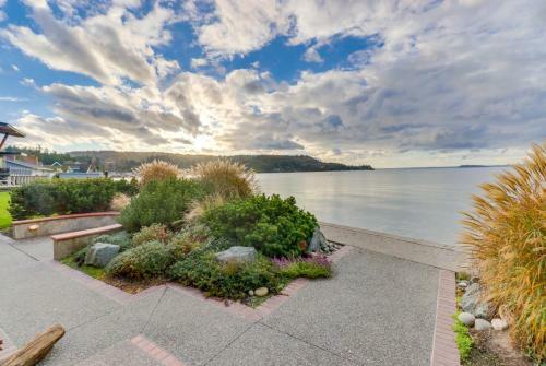 Camano Island Waterfront Modern Splendor