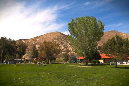 Soledad Canyon Deluxe Cabin 24