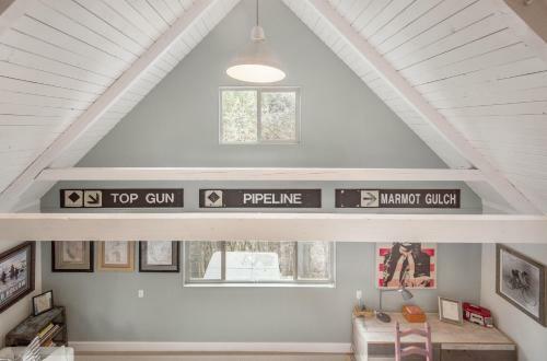 Ridgetop Cabin