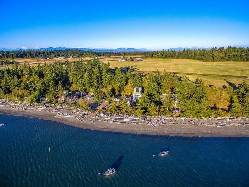 Beach And Boulevard Bungalow On Sundin Beach