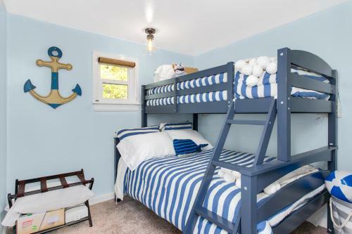 Beach And Boulevard Bungalow On Sundin Beach