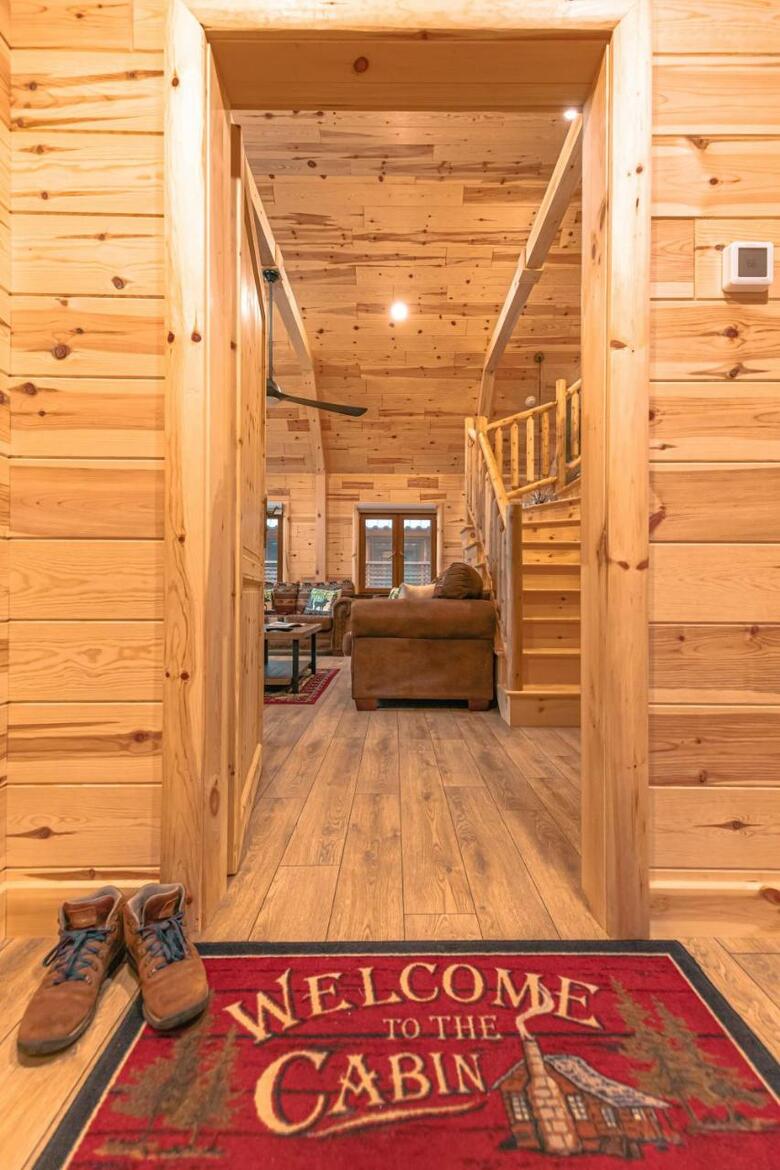 Motel Long Lake And Cottages Llc