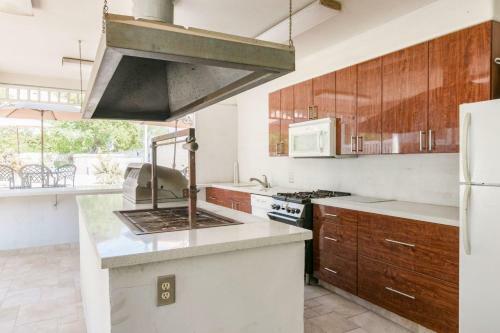 1 South Atmore Rd Home