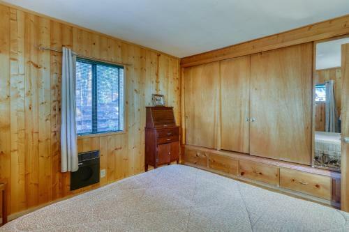 Spruce Grove Bear's Den Cabin