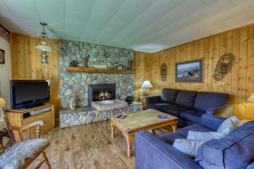 Spruce Grove Bear's Den Cabin