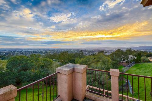 Spacious Santa Rosa House