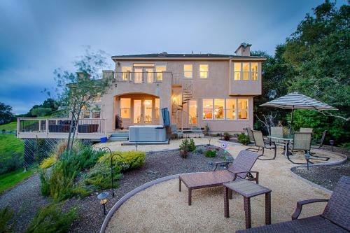 Spacious Santa Rosa House