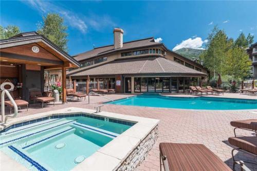 2108 Timberline Lodge, Trappeur's Crossing