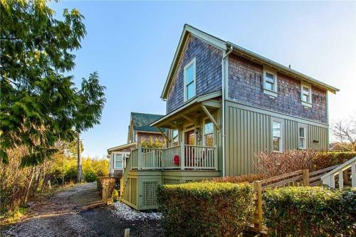 Fish And Ships Two-bedroom Home
