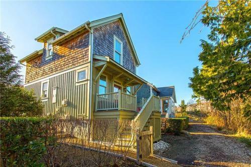 Fish And Ships Two-bedroom Home