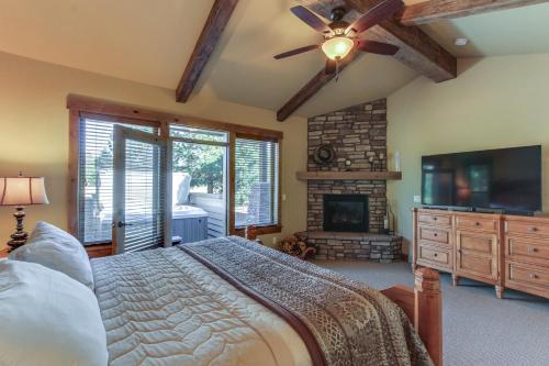 Sunriver Luxury Caldera Home With Golf Course Views