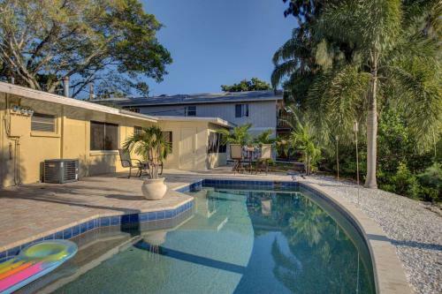 Peacock Bungalow - Right