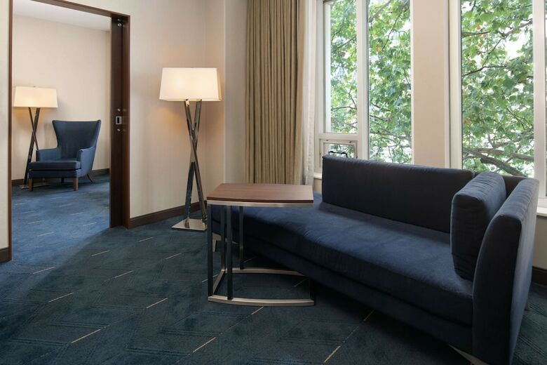 Hotel Embassy Suites By Hilton Seattle Downtown Pioneer Square
