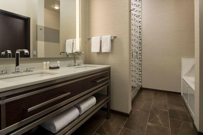 Hotel Embassy Suites By Hilton Seattle Downtown Pioneer Square