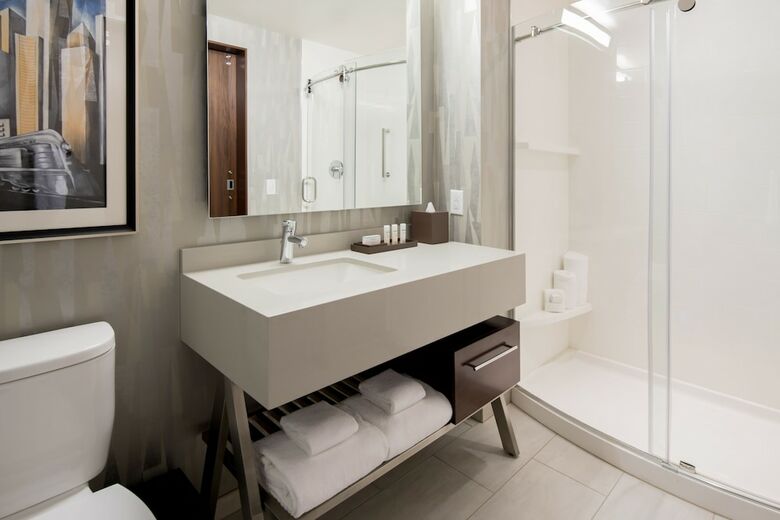 Hotel Embassy Suites By Hilton Seattle Downtown Pioneer Square