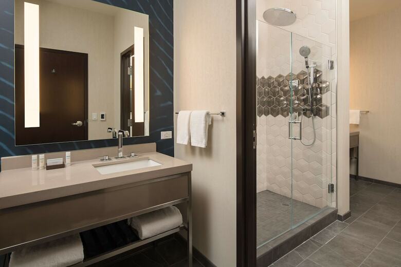 Hotel Embassy Suites By Hilton Seattle Downtown Pioneer Square