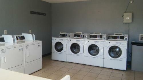 Motel Budgetel Inn & Suites-birmingham East
