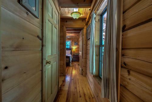 Hidden Pond Cabin